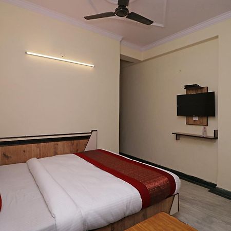 Oyo Hotel Silver Shine Near Gurudwara Shri Bangla Sahib Нью-Дели Экстерьер фото