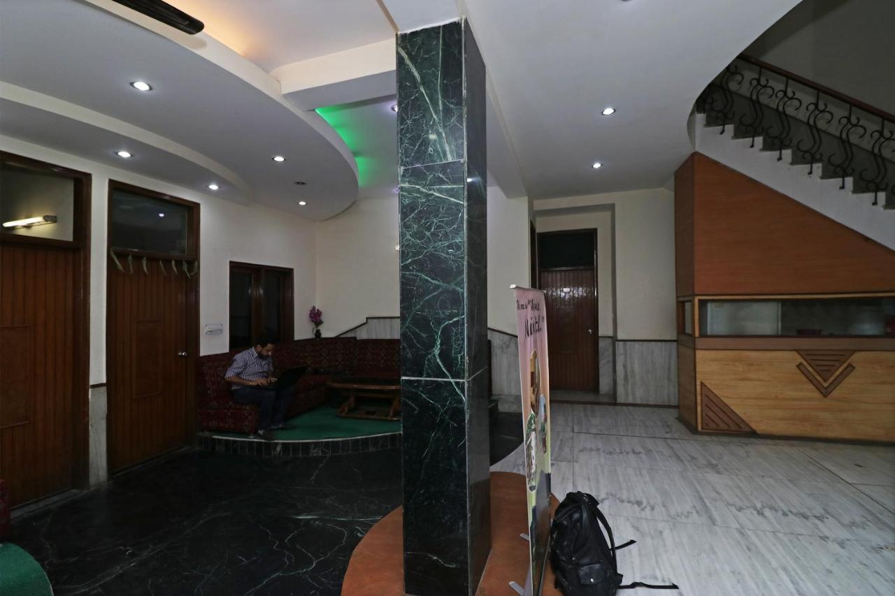 Oyo Hotel Silver Shine Near Gurudwara Shri Bangla Sahib Нью-Дели Экстерьер фото