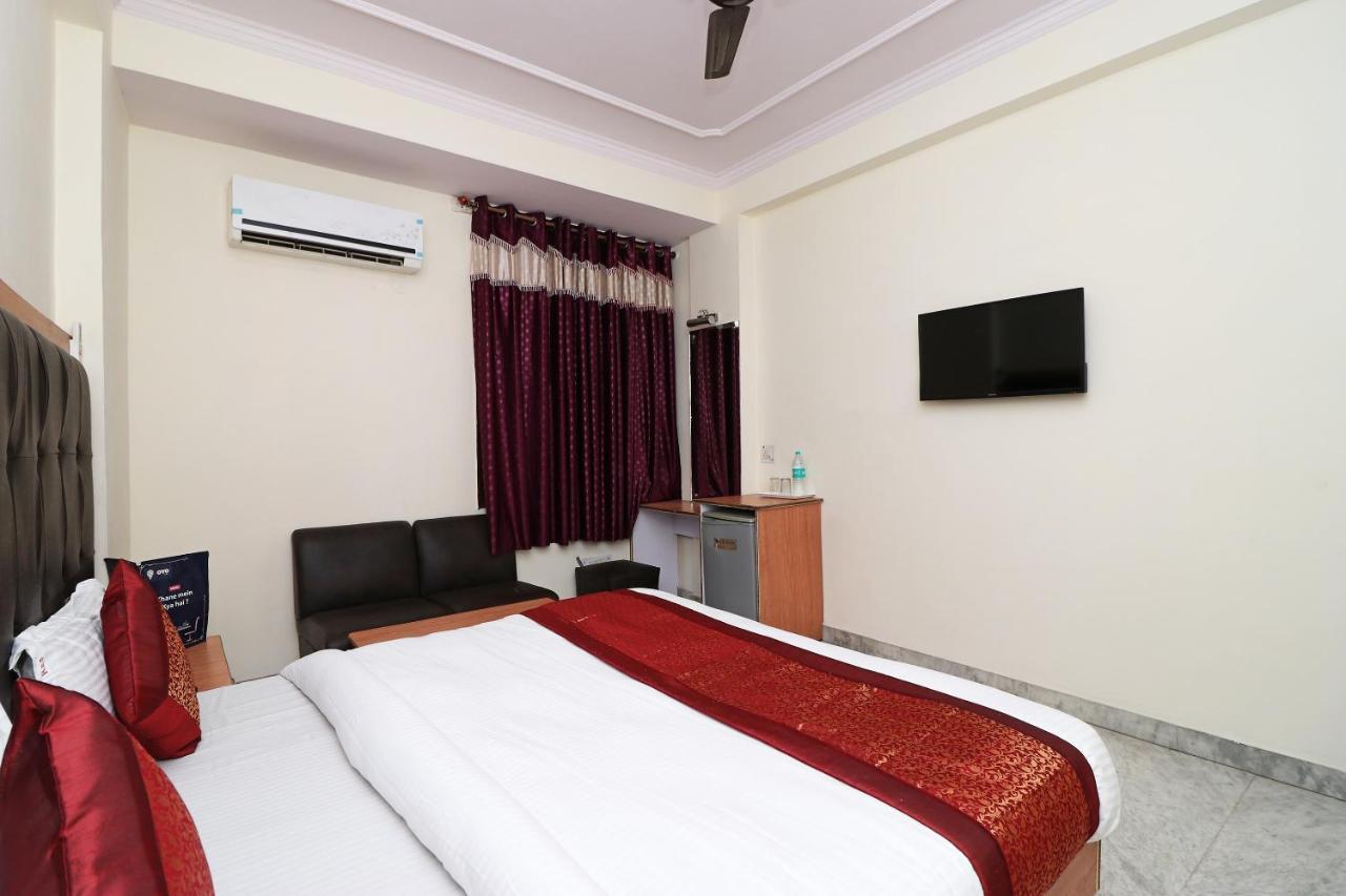 Oyo Hotel Silver Shine Near Gurudwara Shri Bangla Sahib Нью-Дели Экстерьер фото