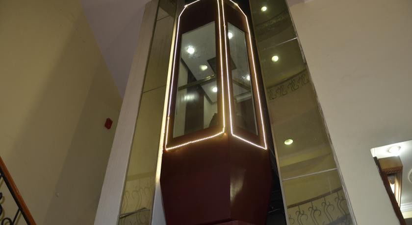 Oyo Hotel Silver Shine Near Gurudwara Shri Bangla Sahib Нью-Дели Экстерьер фото